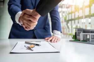 Privalumai ir trūkumai parduodant būstą supirkėjams